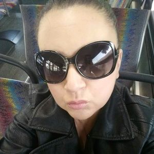 Meet your Posher, Sondra